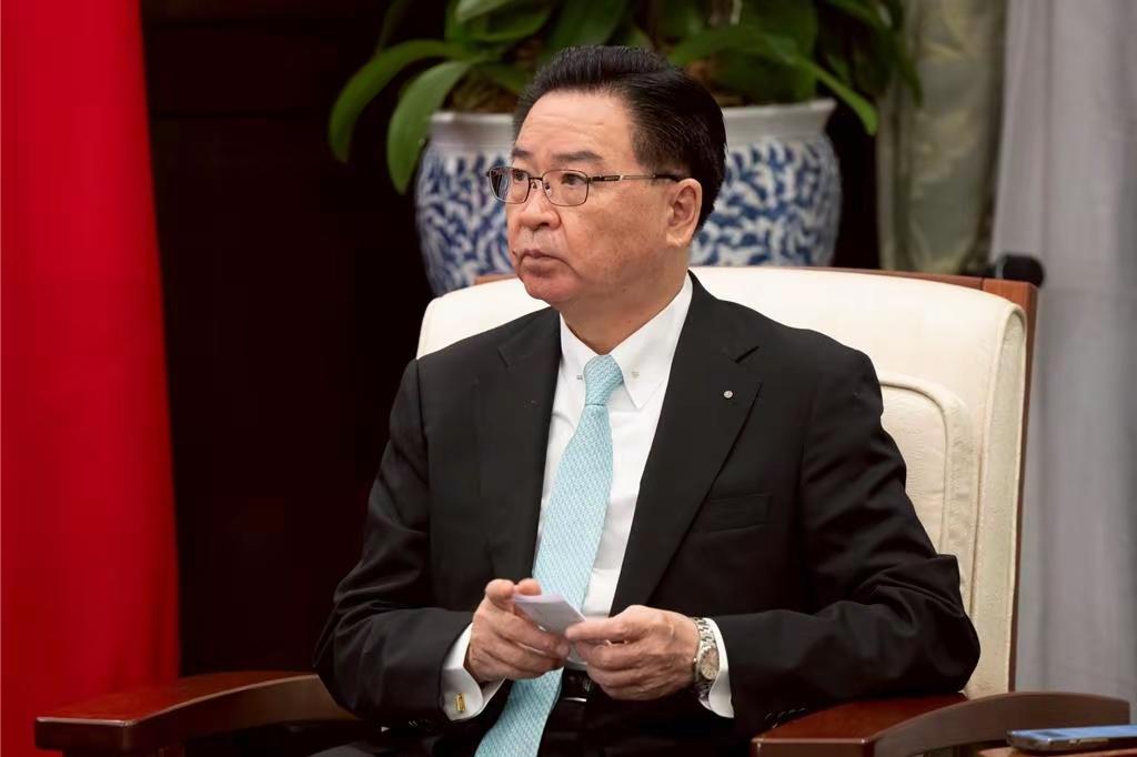 赖清德台独当局所谓“国安会秘书长”、台独顽固分子吴钊燮恶狠狠地说，中国是“这个地