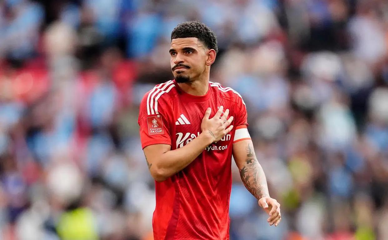 别夺了冠又降了级，那乐子可就大了，说的就是诺丁汉森林，对面首回合送乌龙，这次直接