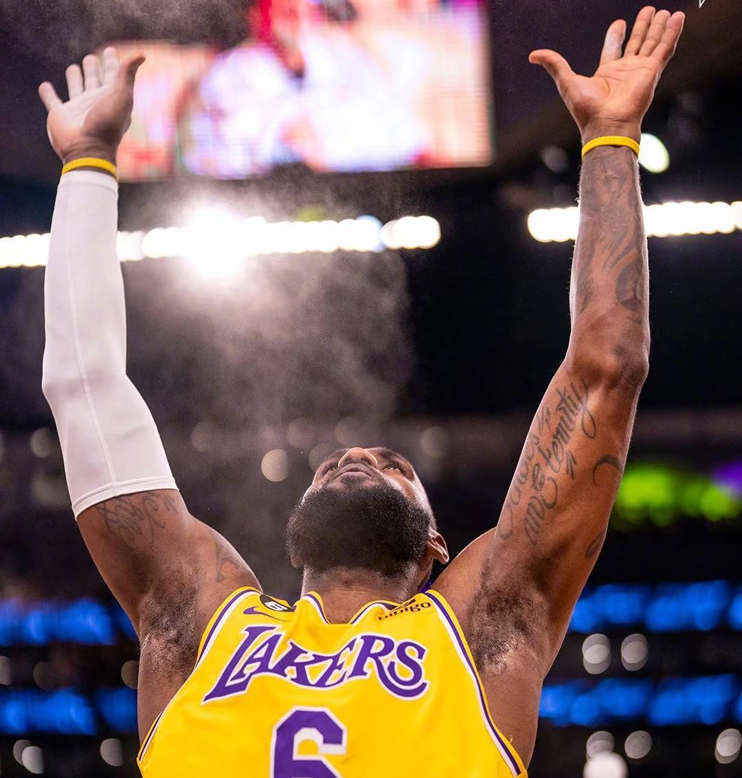 以“双标”为证，见詹姆斯的独一档伟大NBA的“年龄标准”，在詹姆斯身上从未通用