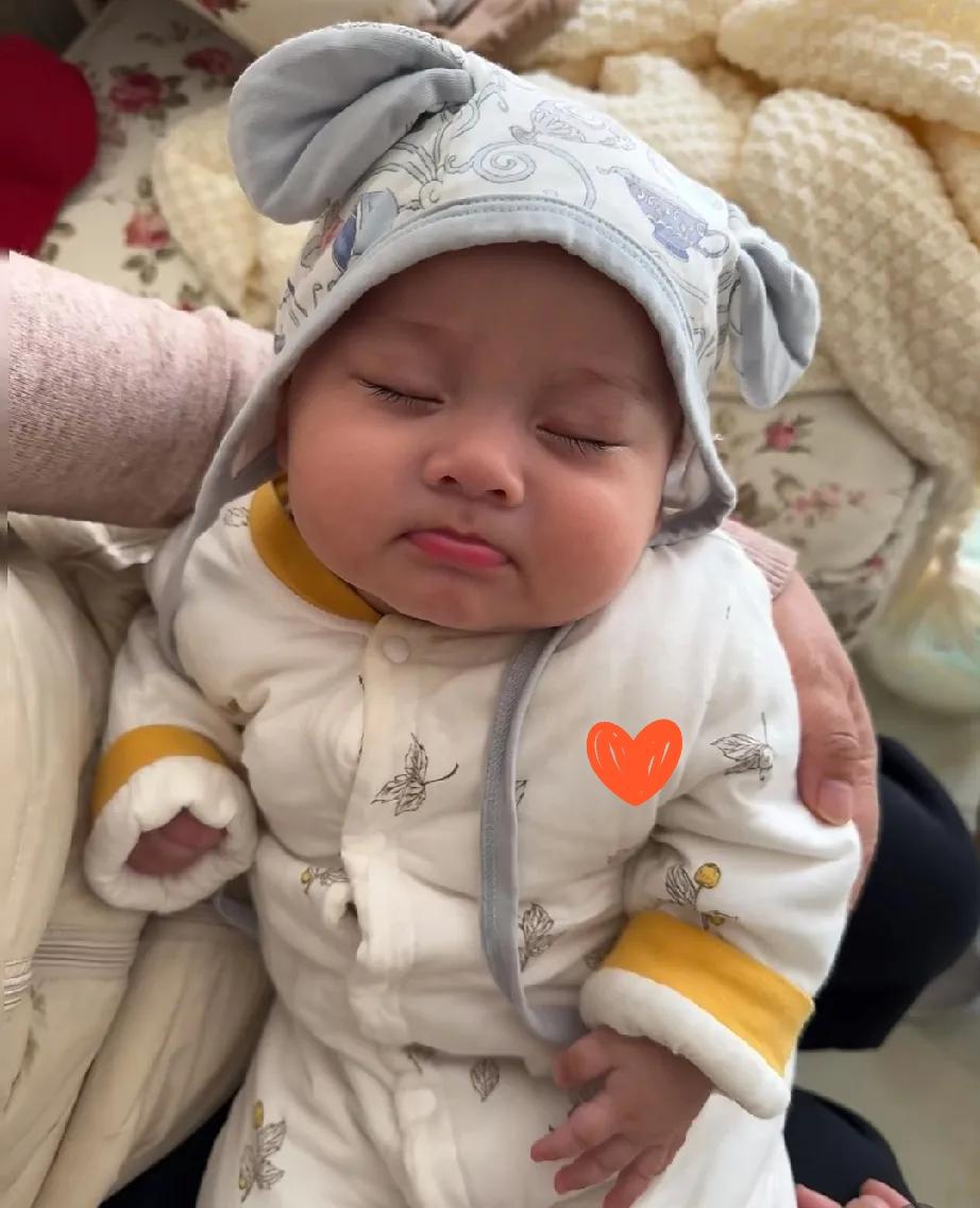 当妈后，最扎心的二选一来了老公让我过完年必须做个选择：要么全职在家带娃，