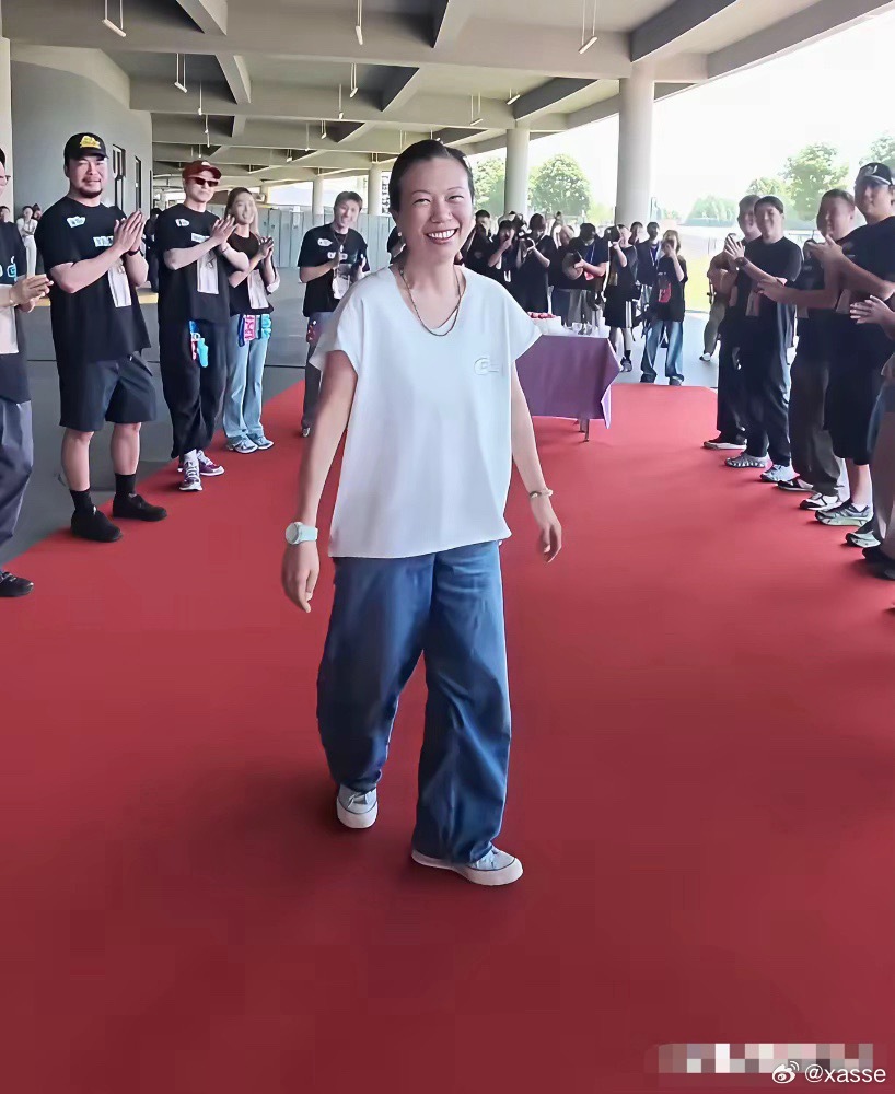 真的是搞不懂，萧敬腾不管是长相，还是经济都不错，为什么会选这么老的老婆，到底图个