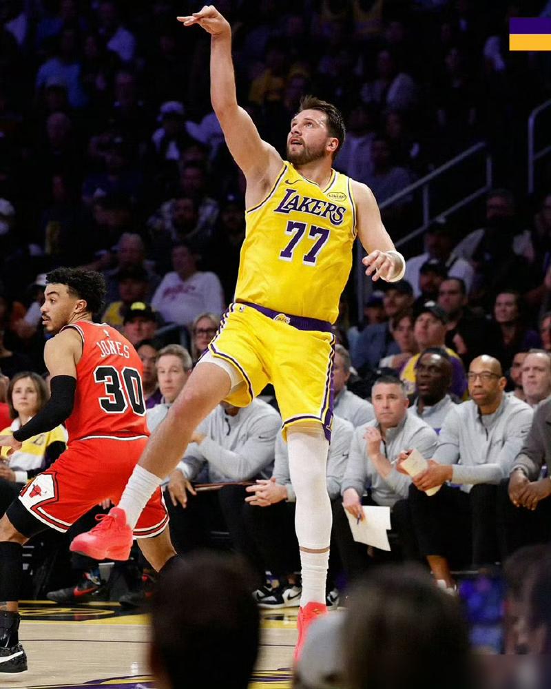 你敢信？我攥着手机差点喊出声！SGA连续127场20+，干碎张伯伦的历史纪录！