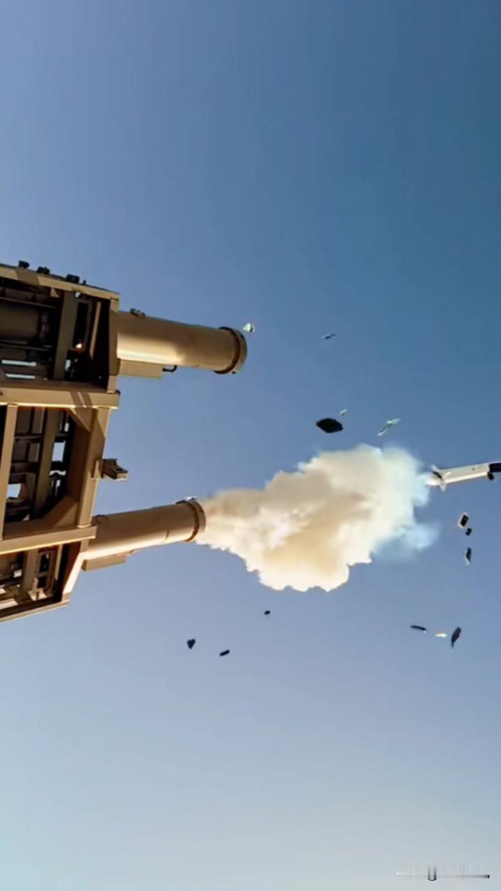 人民空军又藏了“彩蛋”！红旗-20，实弹发射画面曝光，精准摧毁目标！人民空军