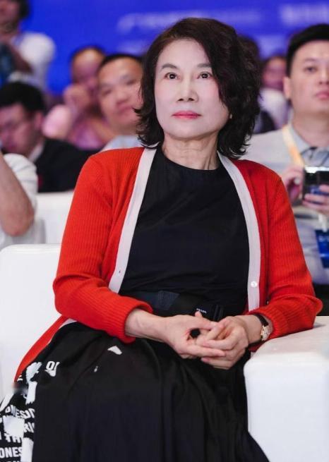 董明珠啊董明珠，让我说你什么好？没想到这么快就宣布了这个消息。这边，格力