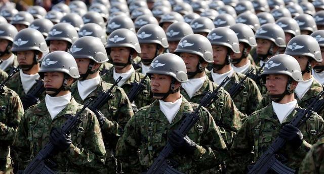 “解放军10倍兵力也难敌日本？”日本自卫队曾对中国嚣张嘲讽，直言中国10倍兵力也