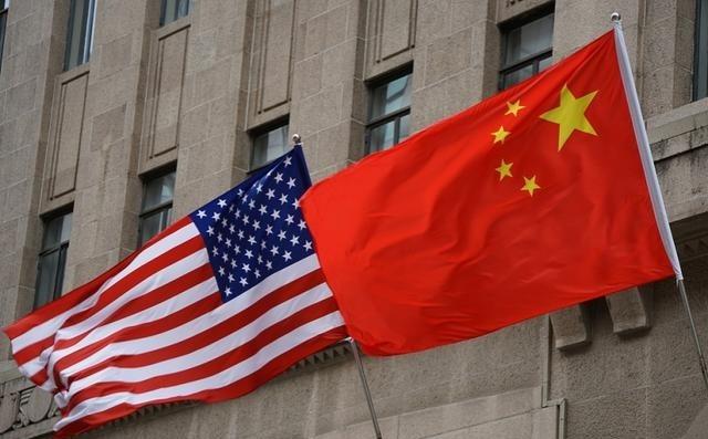 中美之间已经没有回头路了。美国掐着中国的芯片、结算和高端设备，中国卡着美国的关键