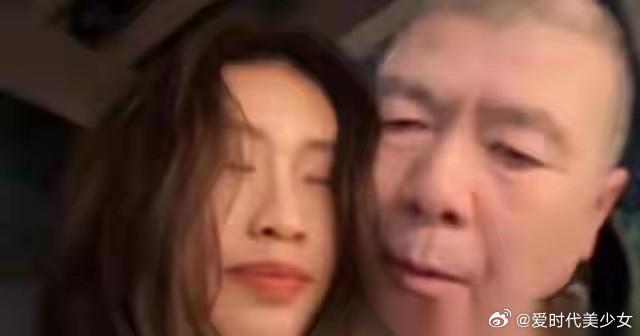 冯小刚，太没有分寸感了。养女徐朵，已经21岁，长成了大美女，冯小刚还和她贴脸亲