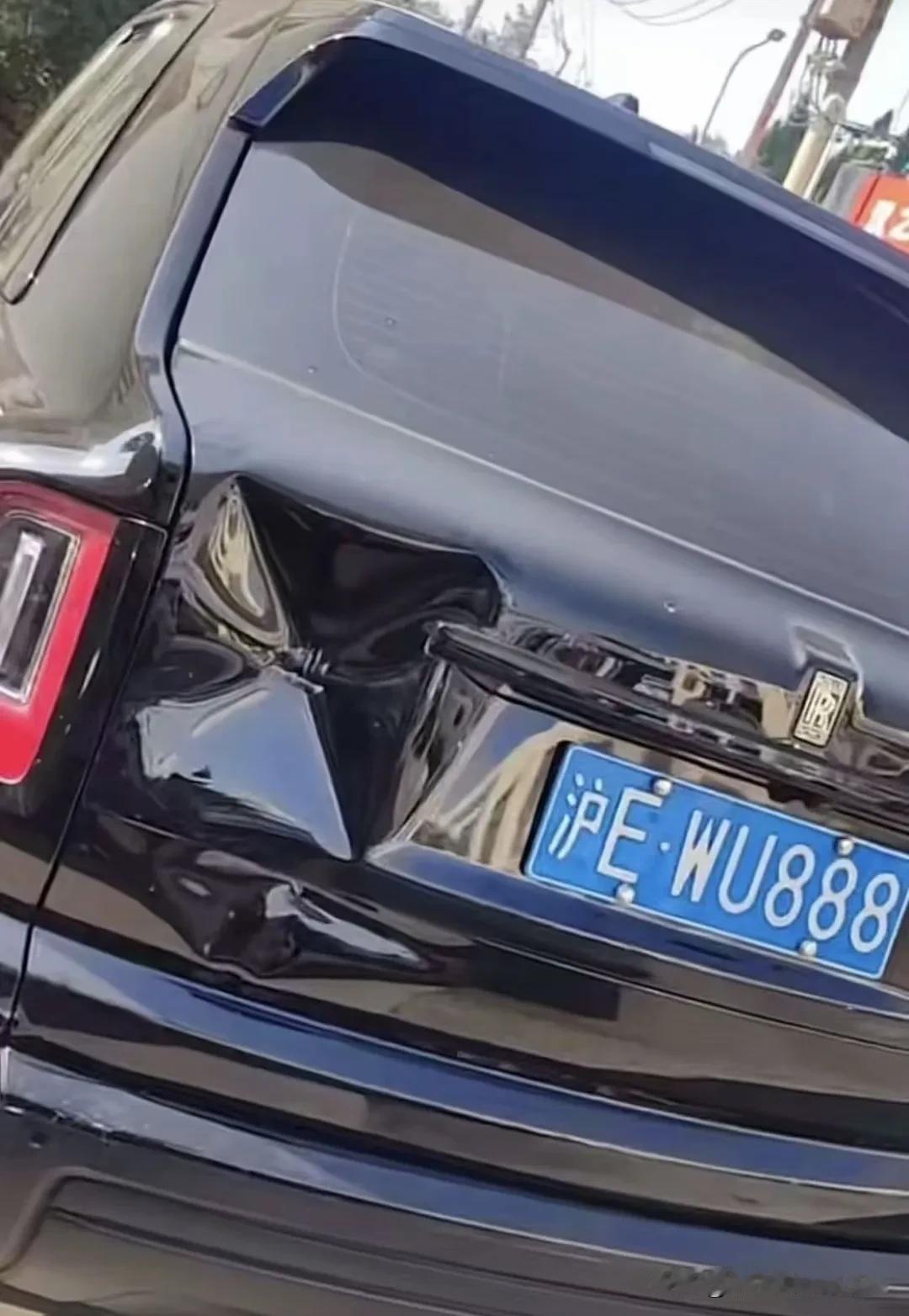 就这么点凹痕，居然修进去了一台奔驰S级！？要么怎么说人家劳斯莱斯是顶级豪华呢！