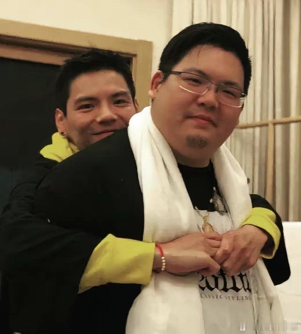 向太俩儿子，向佐和向佑，但为啥不见提向佑？向太曾经直播中隐晦地回答过：万般皆是命