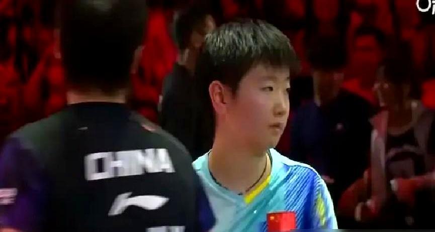 决定巅峰胜负的，往往是对荒谬的消化能力。决胜局八比七，清晰的擦边声响彻全场