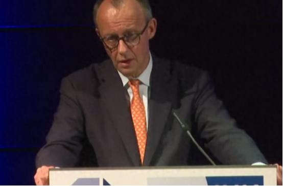 万万没想到，德国总理默茨竟公开为俄罗斯“正名”，直言“俄罗斯就是欧洲国家”，还呼