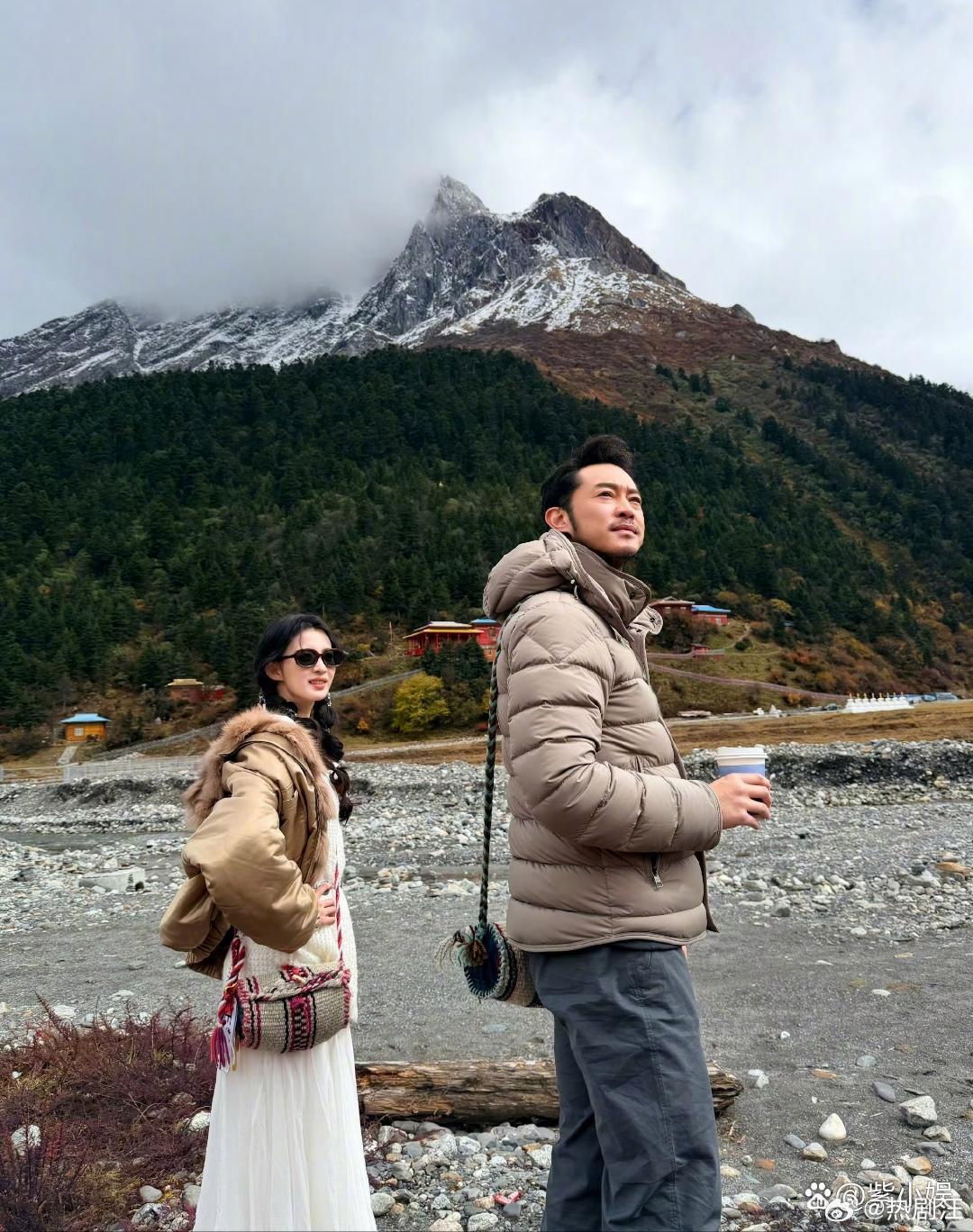 第一张还觉得沙溢很年轻，一看第二张插着氧气，瞬间年龄感上身了啊！​​​