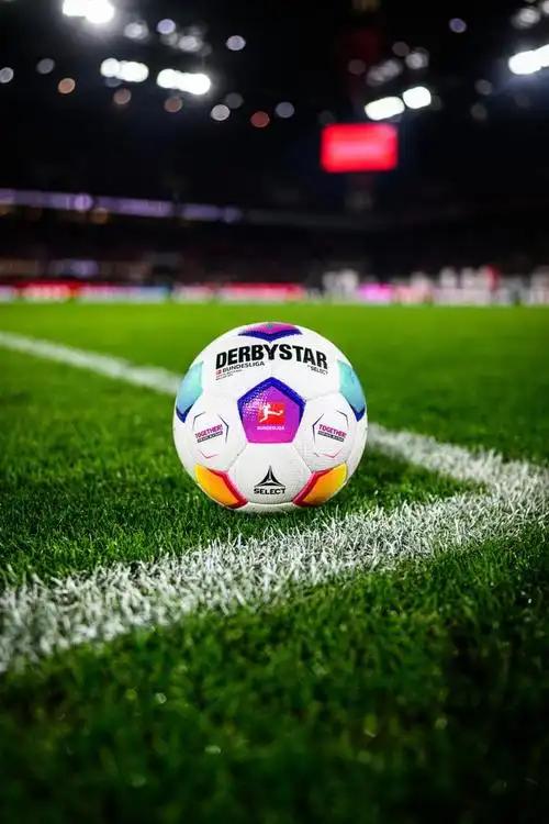 中国足球这事儿真挺有意思的。成年队还在那儿为个世界杯名额发愁呢，结果U23直接摸