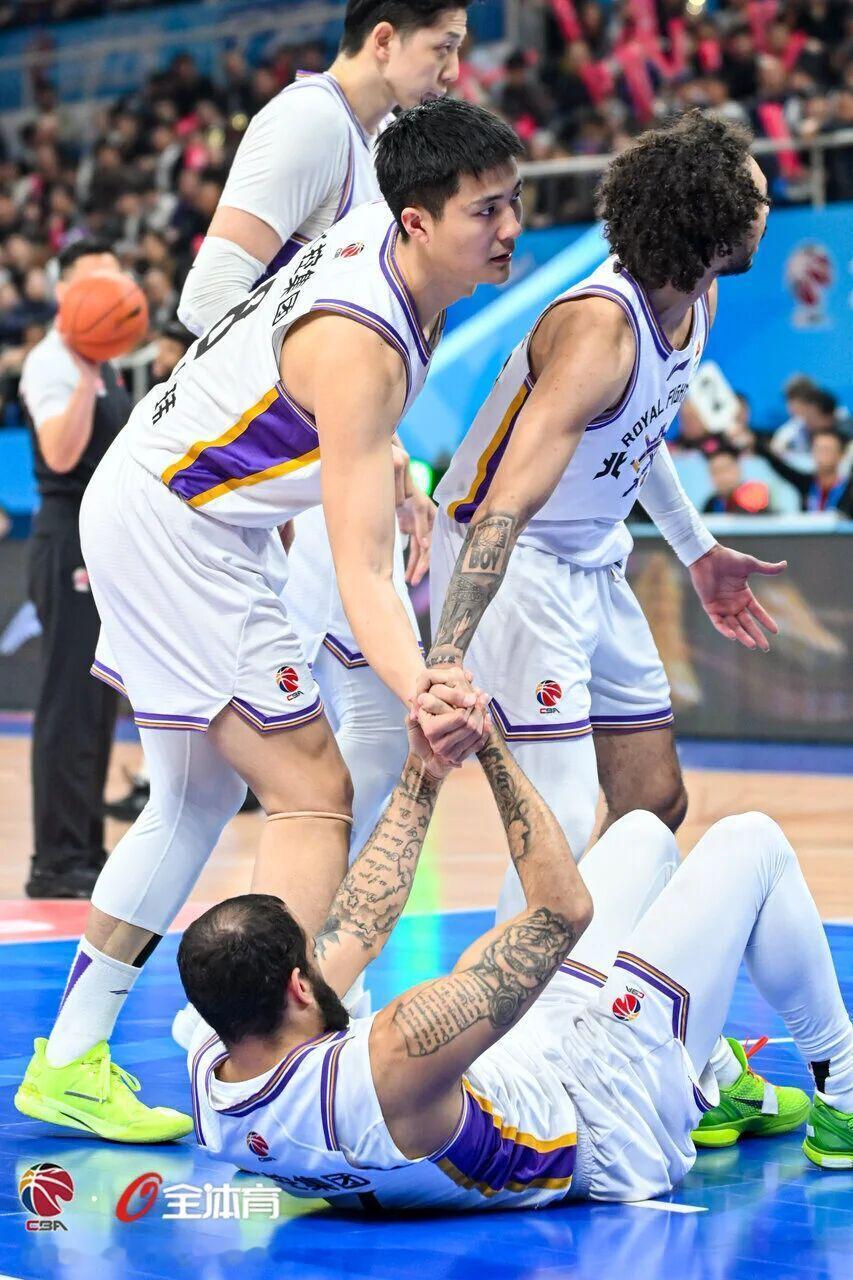 北控男篮发文总结赛季，标题是“承认失败，从头再来”。他们去年是季后赛八强球队，附