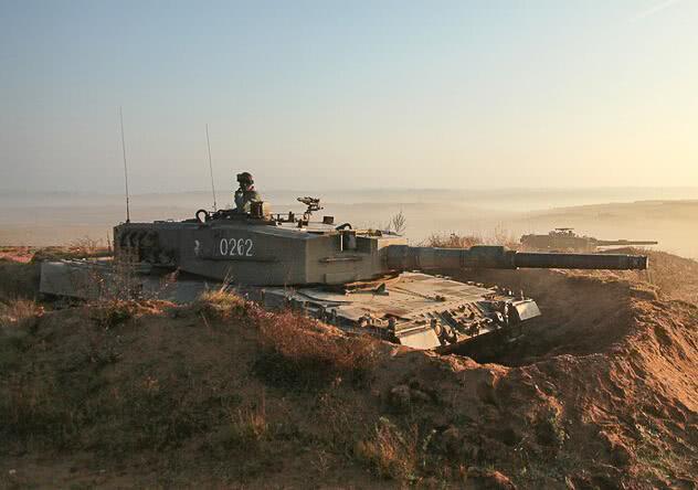 变天！北约大危机！德国约20000发弹药神秘消失，美猛烈开火，美军战机应声坠毁，