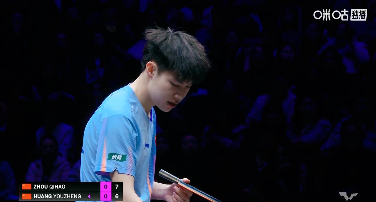 太棒了！重庆冠军赛人山人海！第二场是周启豪和黄友政的队内赛，已经坐满了观众