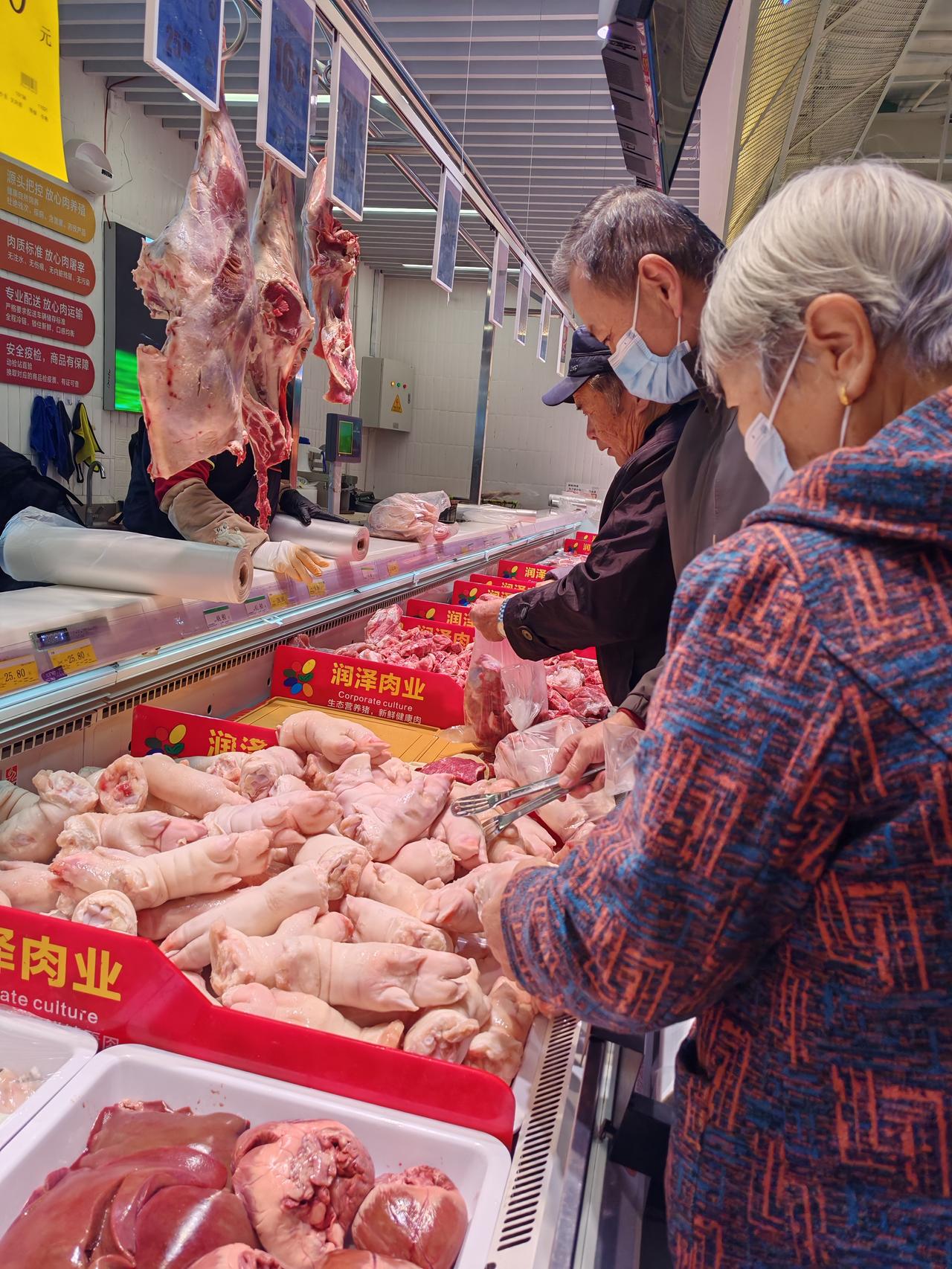 如果不看到这我差点就信了我全家喜欢啃卤猪蹄，经常去熟人的店里买，1斤46元，