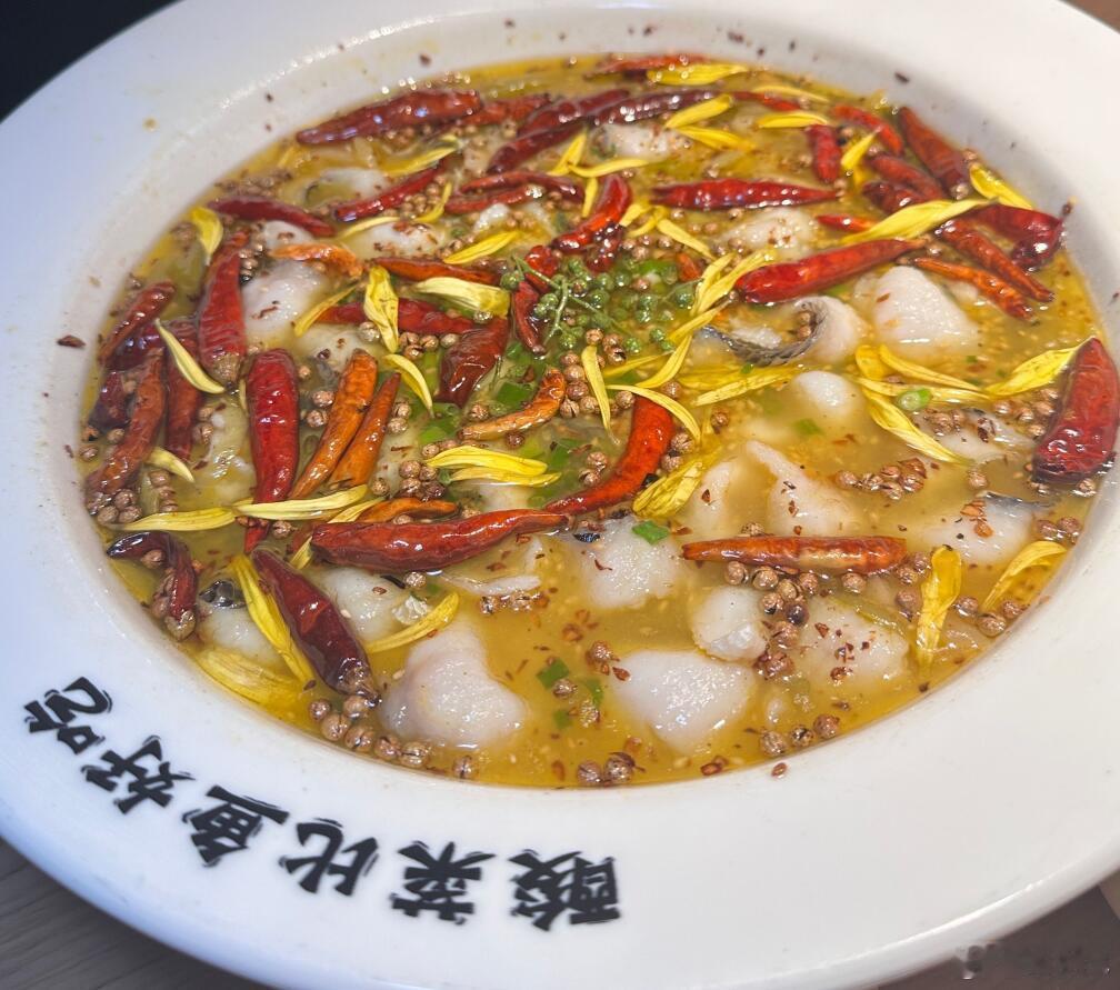 其实你就想吧，在大型商业网综合体里的饭店，就不可能有明火，不可能用燃气的，这是消