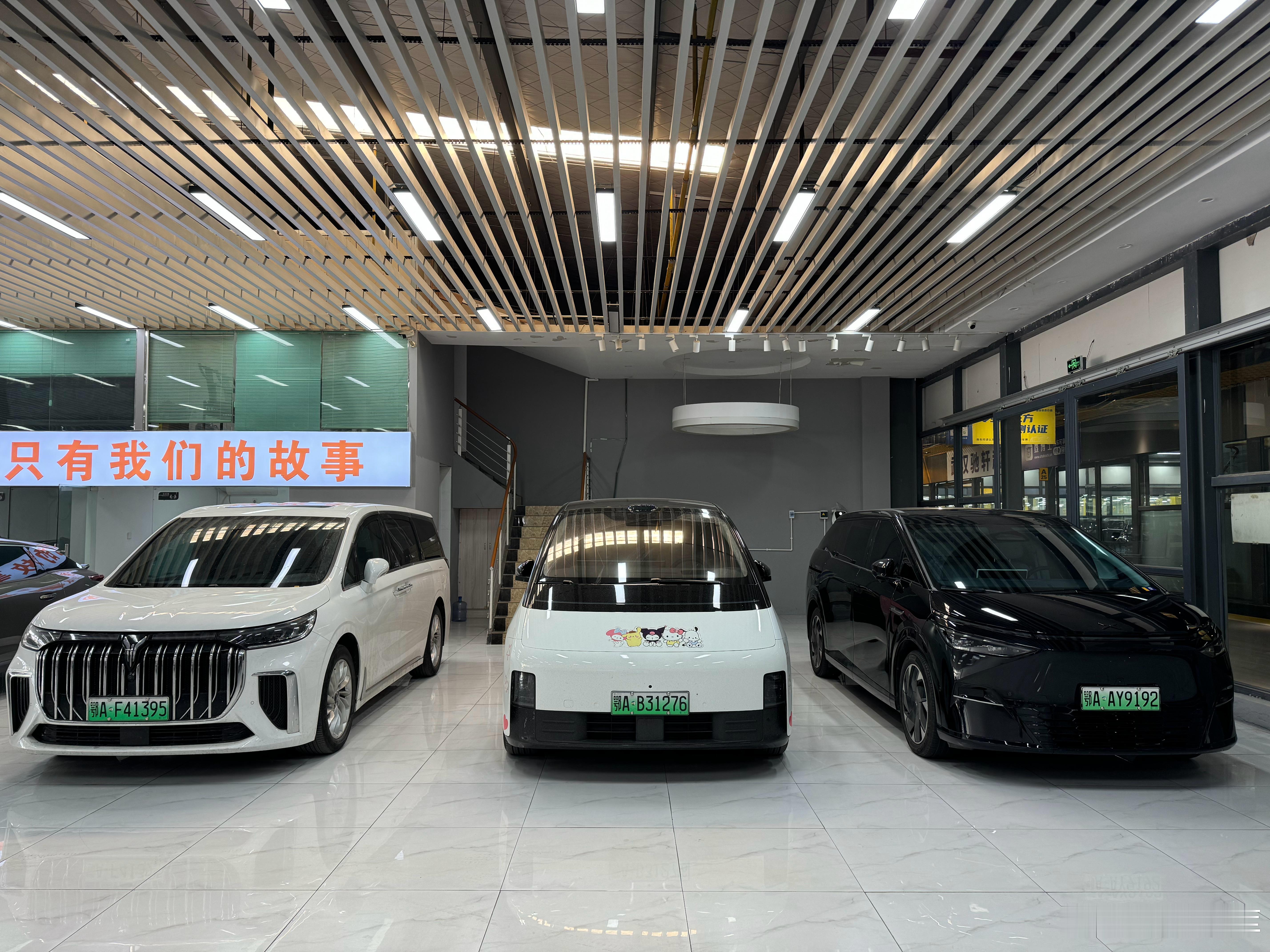 这绝壁是电动MPV销量的半壁江山左边梦想家价格实惠销量杠杠中间MEGA科