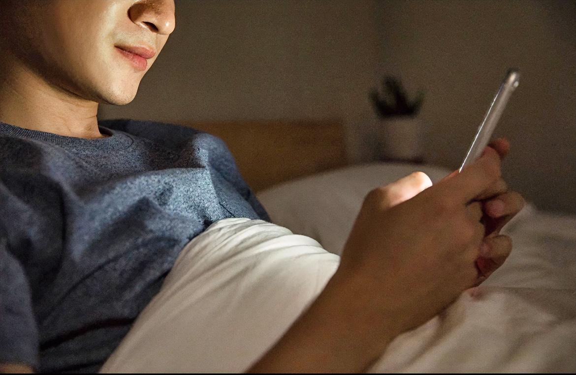 已婚男人和别的女人聊什么最危险呢？其实，只要他想去聊了，聊什么都危险，特别是那些