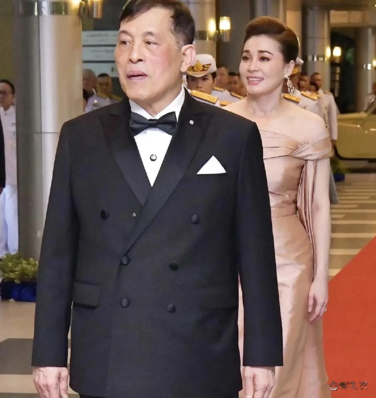 泰王为什么要接二连三的封妃呢，就像你养了几只听话乖巧的猫咪。而这几只猫咪不等