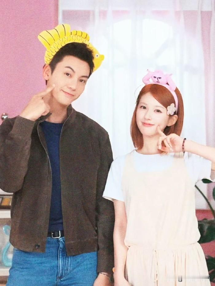 赵露思今晚该睡不着了以为只是简简单单来参加个庆功宴，没想到是鸿门宴呀。赵露