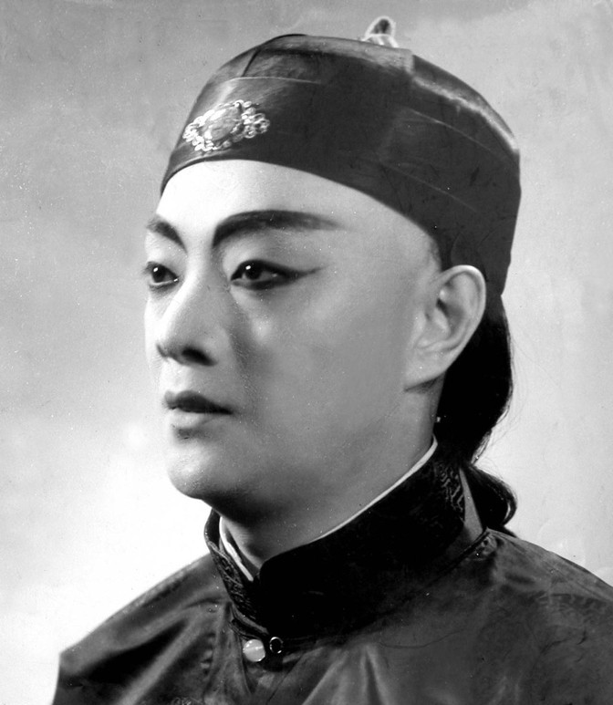 1873年，杨乃武刚中举3个月，突然被判斩立决。姐姐背着黄榜2次进京申冤，可经过