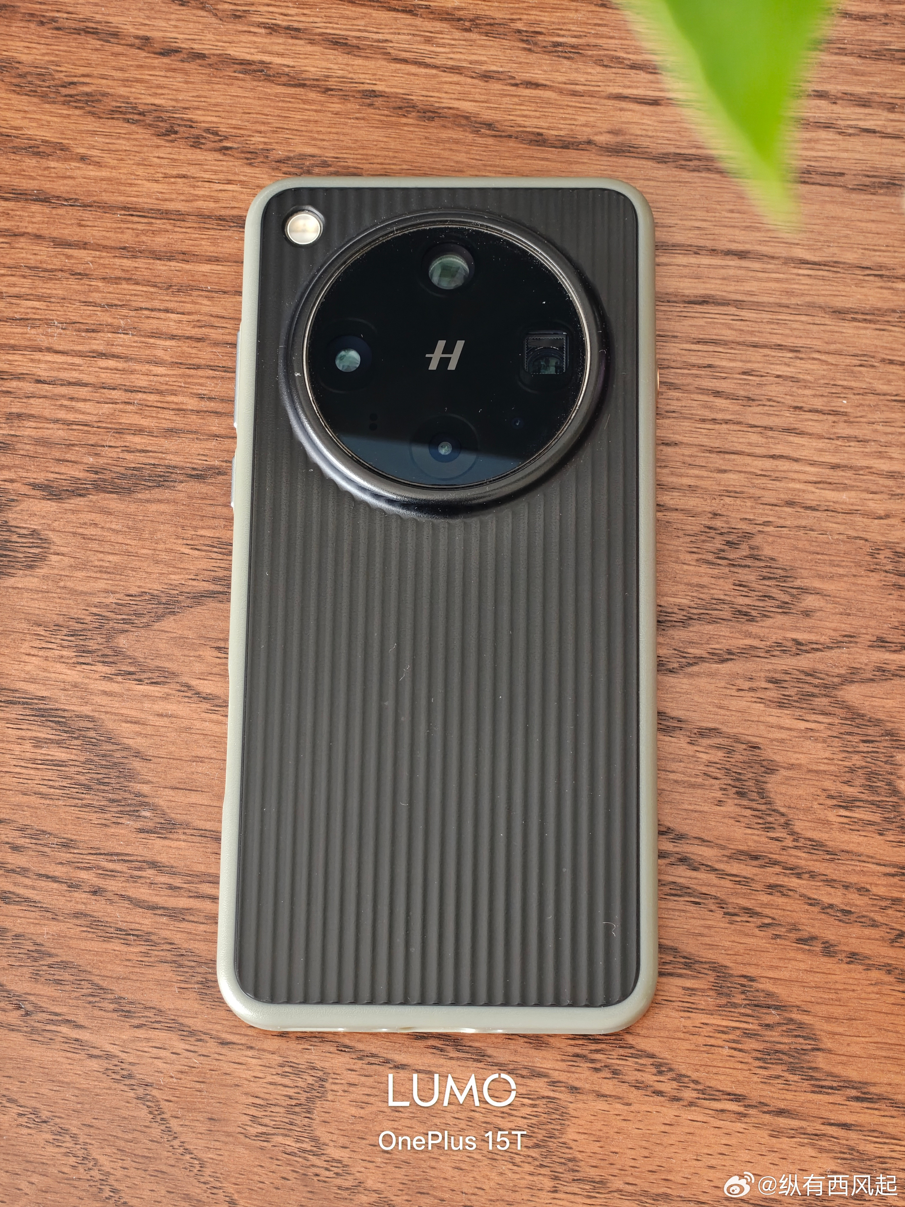 这次OPPOFindX9Ultra的大地苔原配色好像颇受期待，三个版本都有