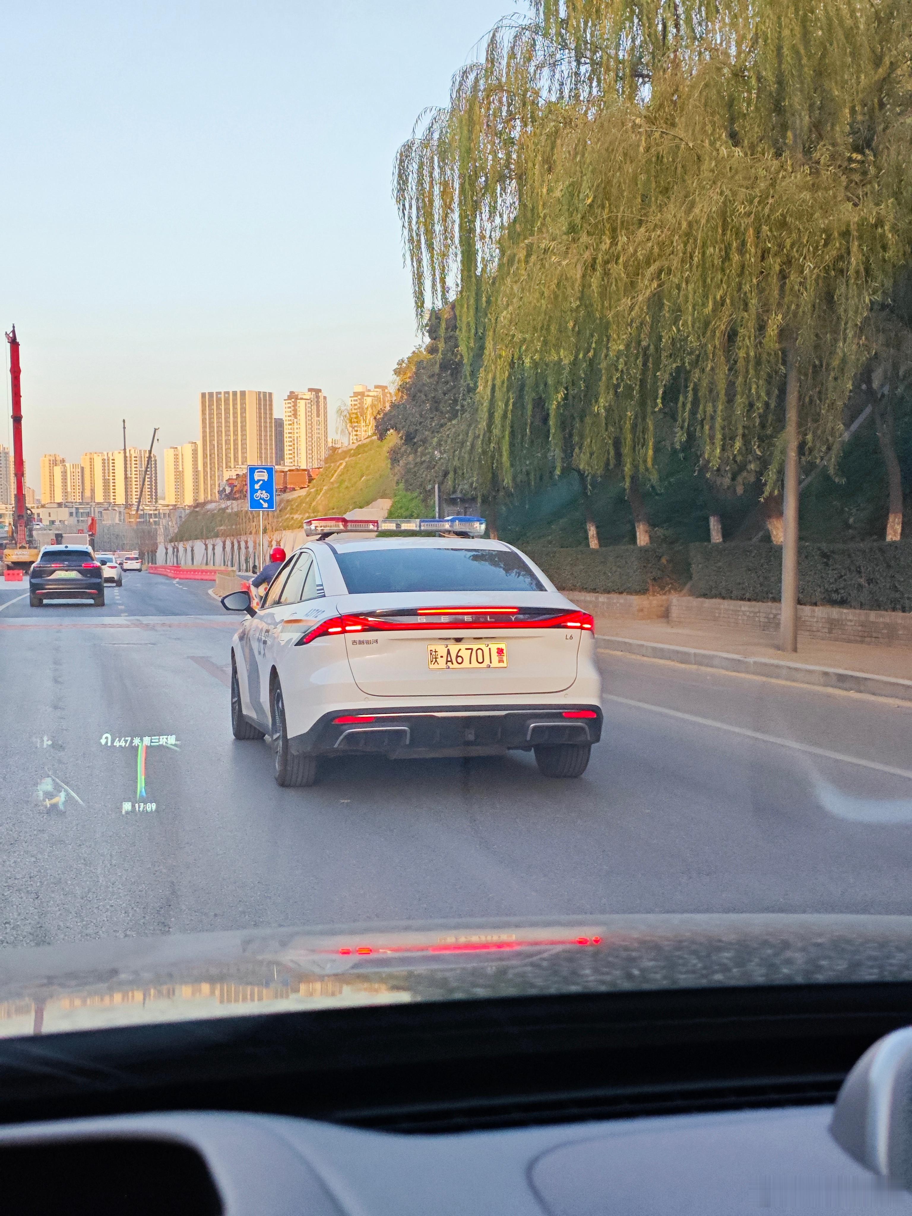 制服的吉利银河L6更有气场了