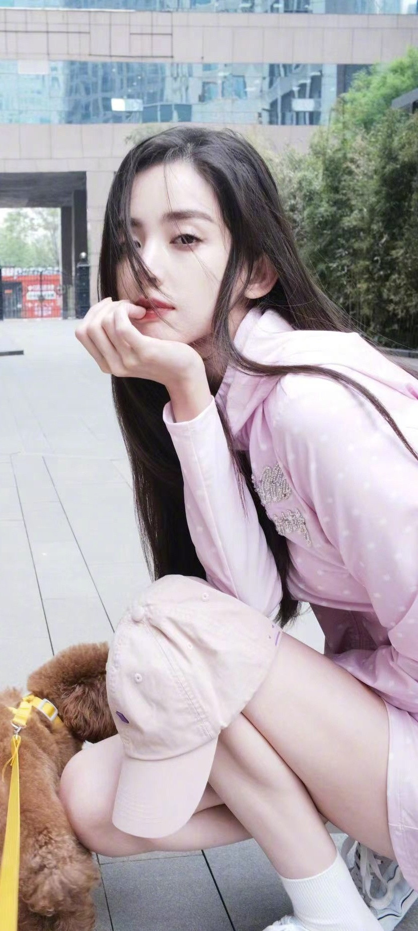 古力娜扎私服随拍穿搭壁纸，粉粉嫩嫩真好看。娜扎