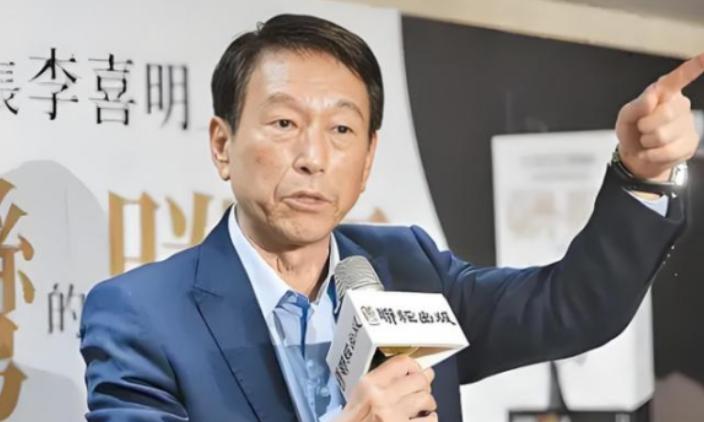 台湾前参谋总长李喜明一席话，让岛内炸锅！他直言解放军不是不敢打，而是时机未到，李