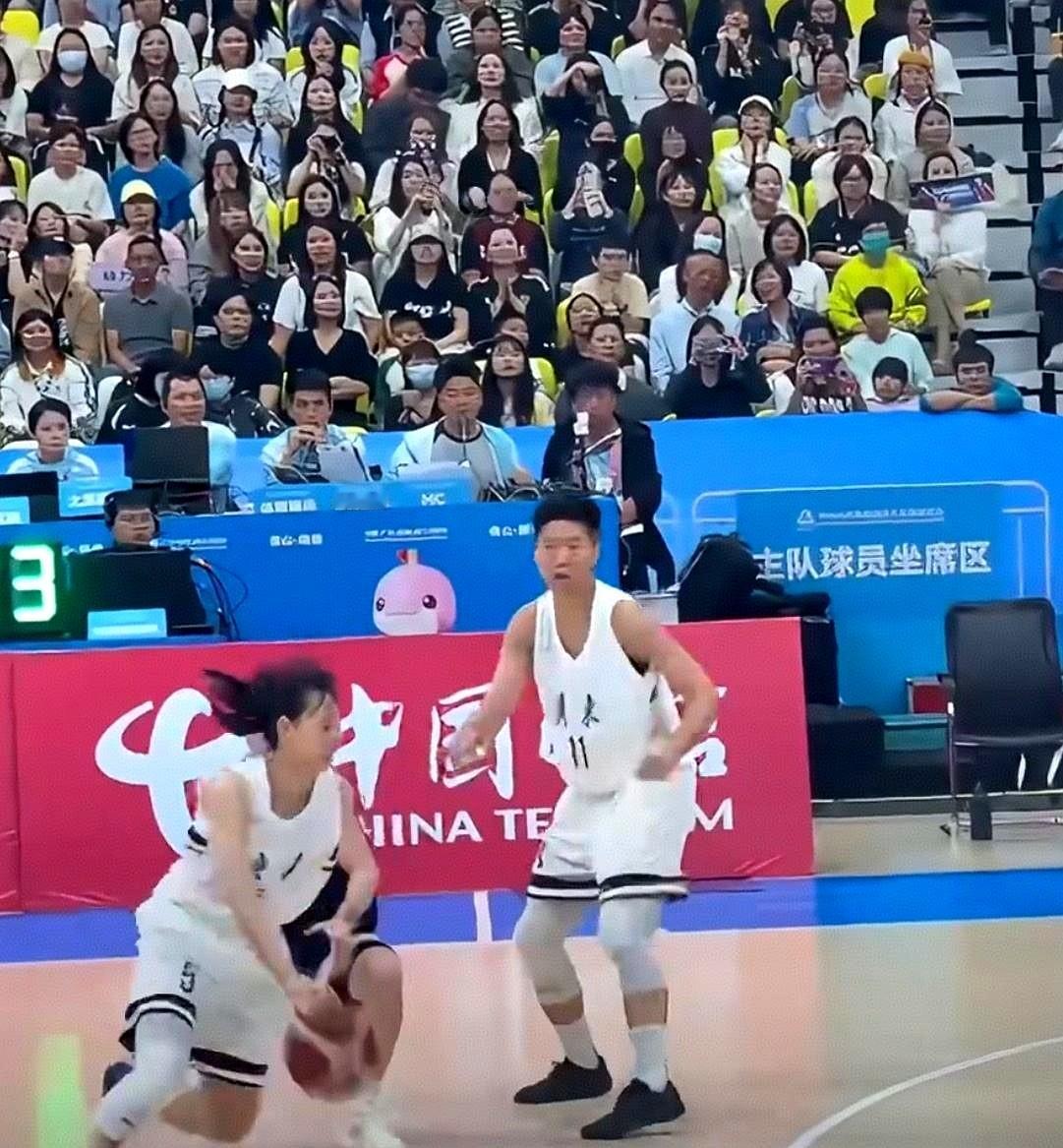 苗立杰点评一针见血！四川女篮坐拥李梦、韩旭、刘禹彤豪华阵容，却输给广东。广