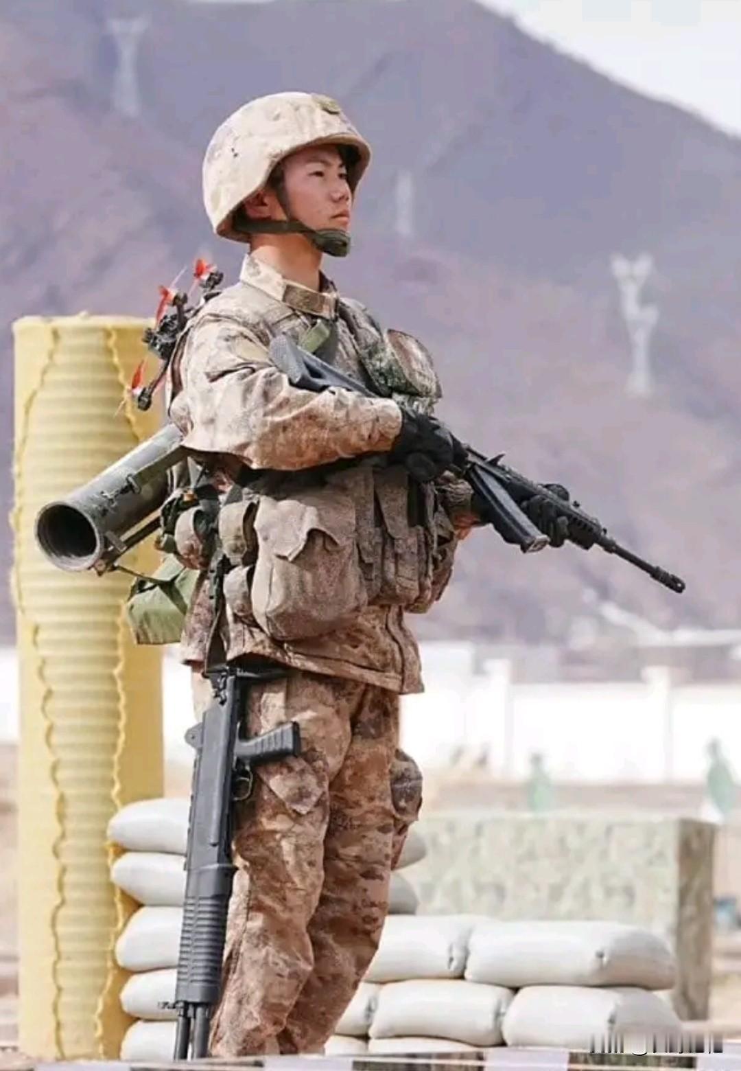 最近外网中一张解放军“超级战士”的照片引发了疯狂刷屏，照片里一名战士手中是191