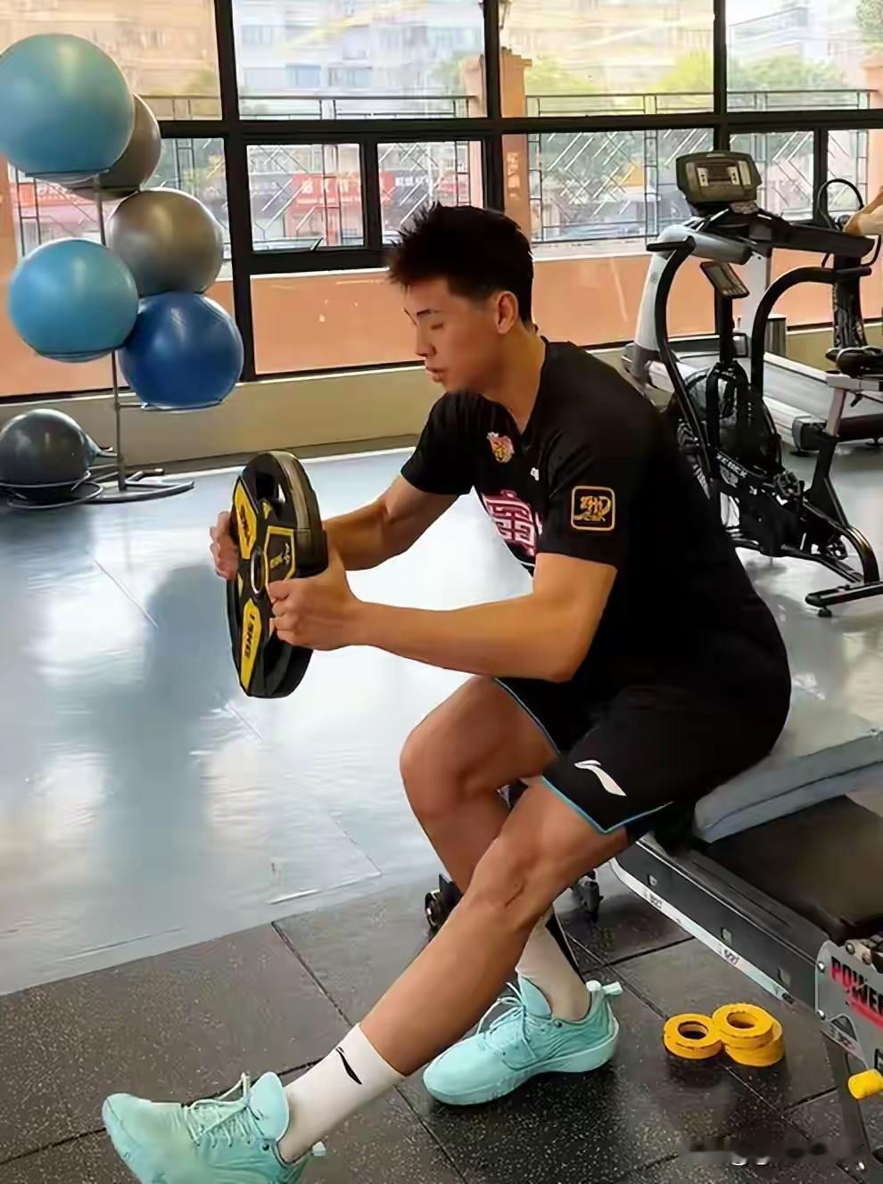 崔永熙和麦考尔开始与球队训练，第二阶段广东队准备大爆发。广东队大年初四球队正