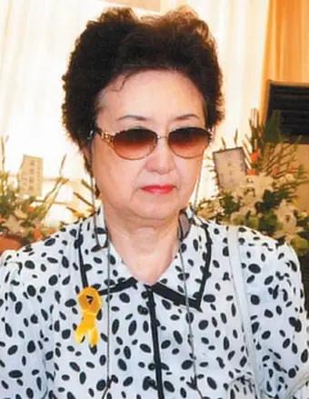 ☁很多人都知道庾澄庆，但没人知道他的母亲张正芬，一张船票，隔开了一辈子。