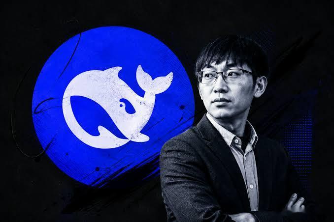刚看了梁文锋那个闭门会的总结，信息量挺大。他说咱们跟美国AI的差距只有12