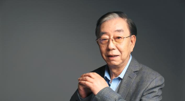 2014年，韩寒给了作曲家许镜清50000元作为版权费。没想到许镜清却很吃惊：“