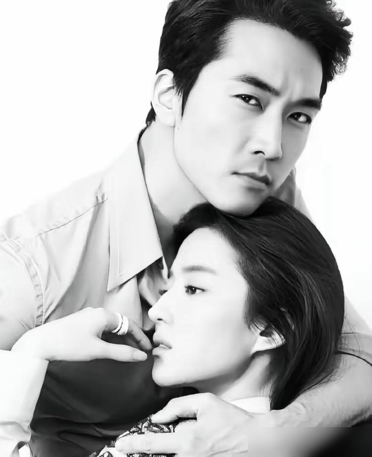 中国第一狗仔卓伟，跟了刘亦菲十年，最后把相机一摔，说不跟了。你以为是她没料