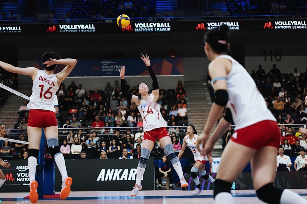 中国女排3-0法国女排中国女排二传张籽萱无进攻10次发球、0得分1失误3次拦网、