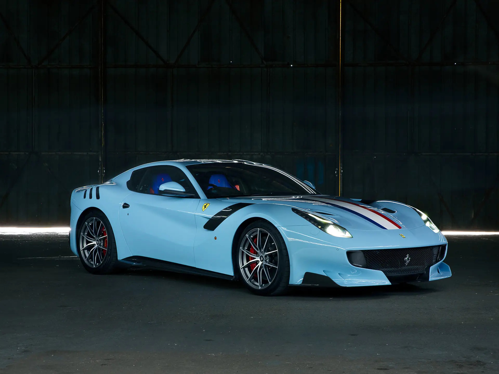 shen车视界看起来非常TailorMade的一辆F12tdf，Azzurr