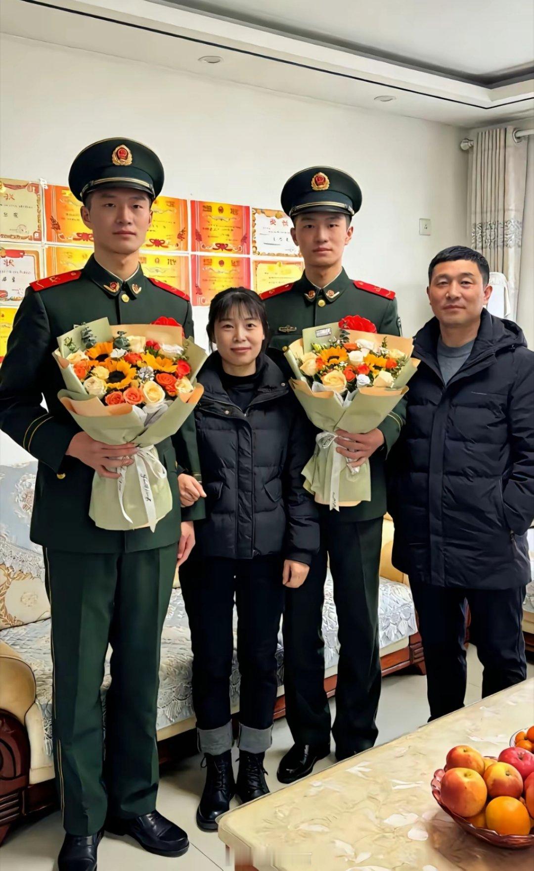 给国家生的两个双胞胎，儿子高高大大的又帅气，眉目清秀真棒，这老两口得多自豪佩服