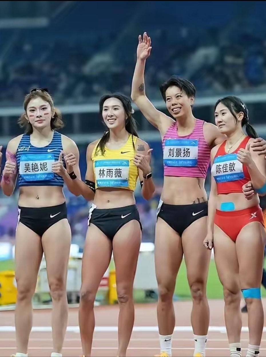 大家可以看到刘景扬，她的身体条件非常好。强壮的体格都是肌肉，她的手臂上部有一