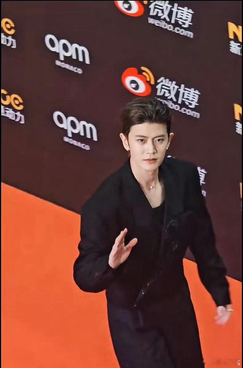 任嘉伦任嘉伦青岛星星火火音乐节🍄◇ᴿᴶᴸ任嘉伦何贤♡⃝任:Rෆenᥫᩣ༠