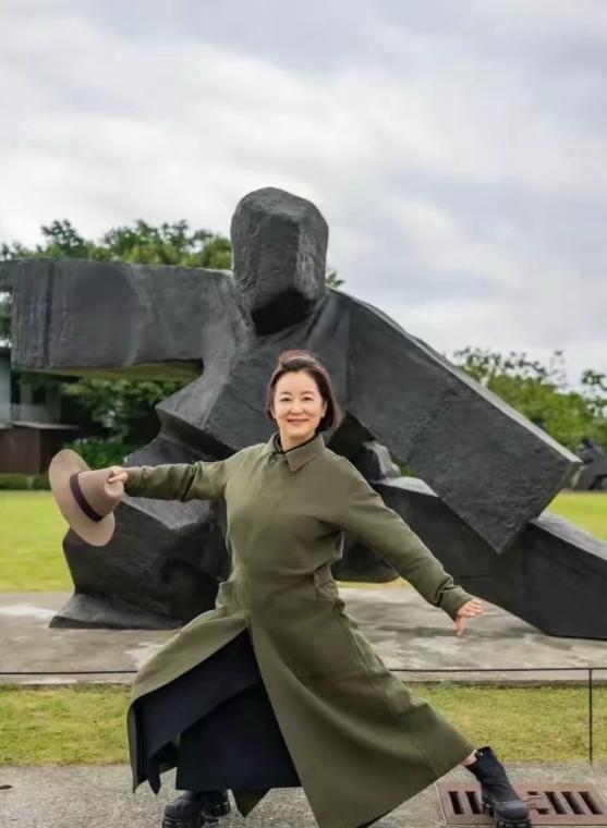 不少人心目中的女神，如今已经是72岁的老人了，不过她的状态颇为不错。林青霞出生