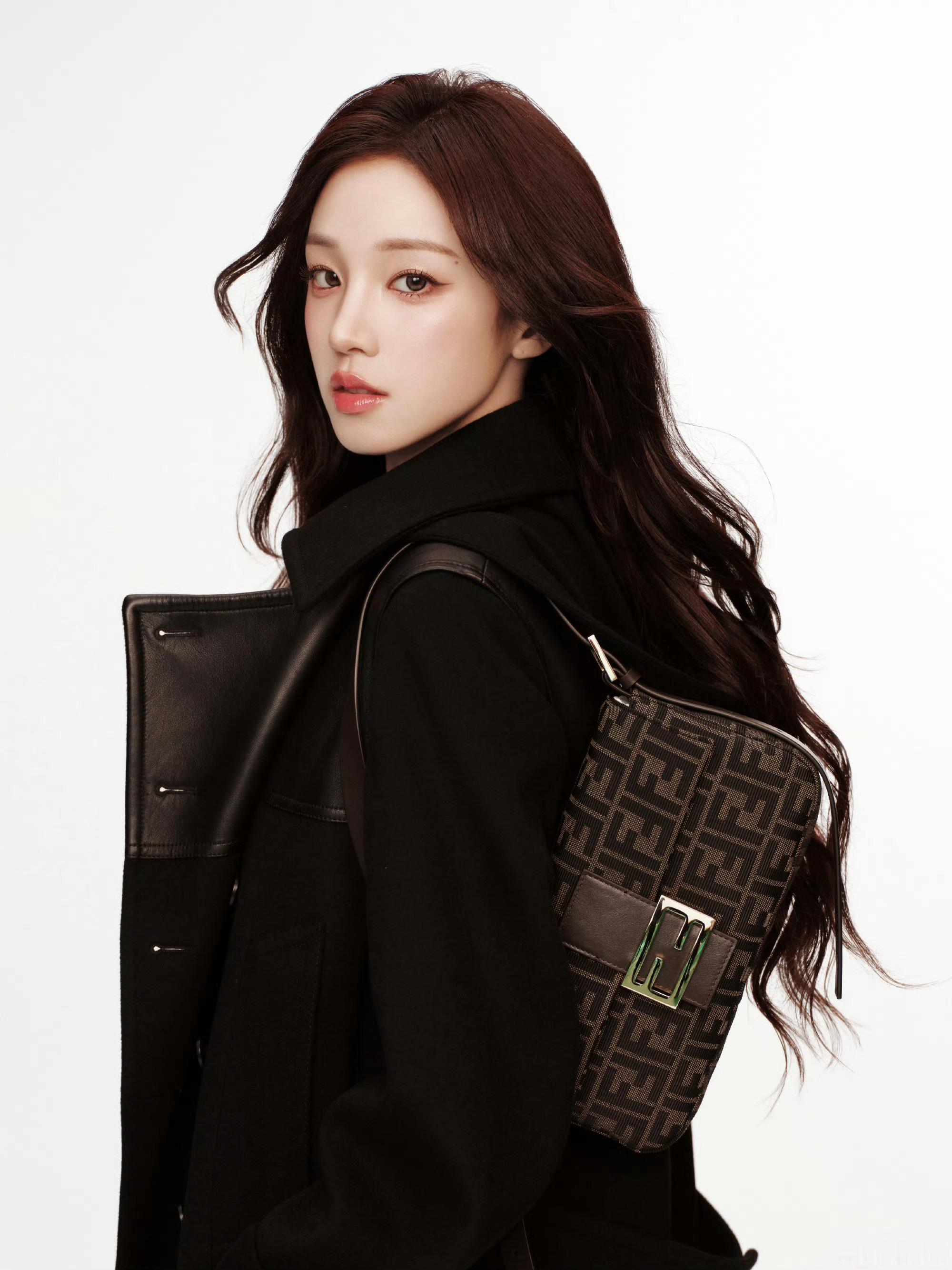 宋雨琦FENDI2026秋冬女士系列经典Baguette®26424手袋