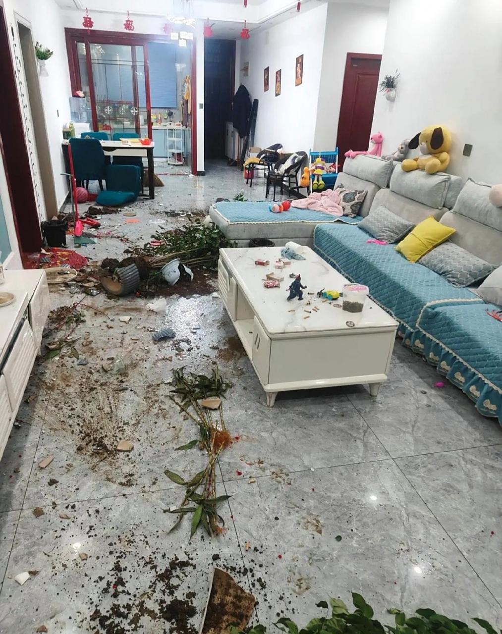 我身边一位认识的朋友，结婚跟他老公要了18万彩礼，房和车还单独写她名字，有了孩子