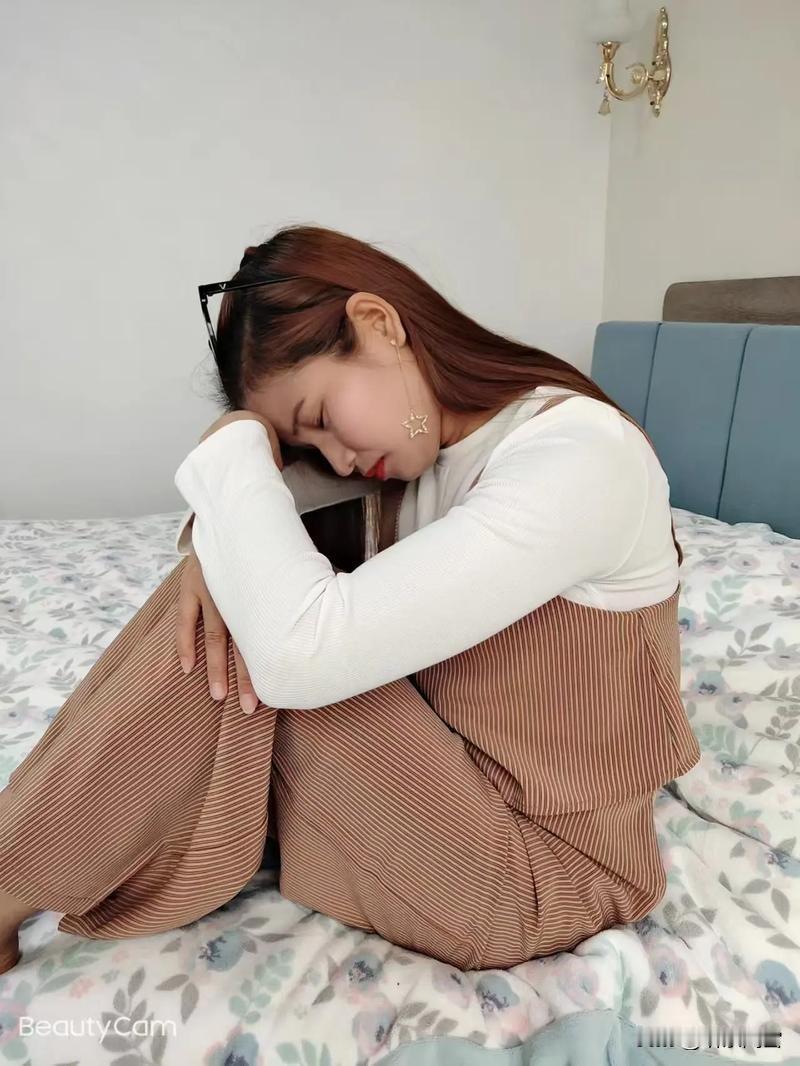 别人家的女人好，自己家的孩子好。男人有钱了，都想找别的女人，换老婆更是理所当然，