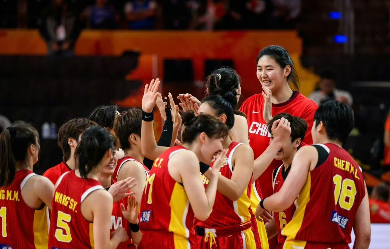 中国女篮小组第二，人民日报官方发文天亮了，宫指导和女篮终于呼吸顺畅了，关键战2