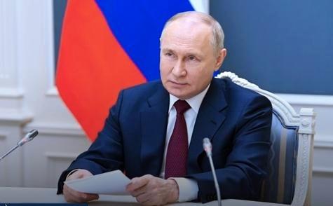 普京当着全球记者的面，扔下一句话。​他说：“如果欧洲真敢动手，那很快，你们连一