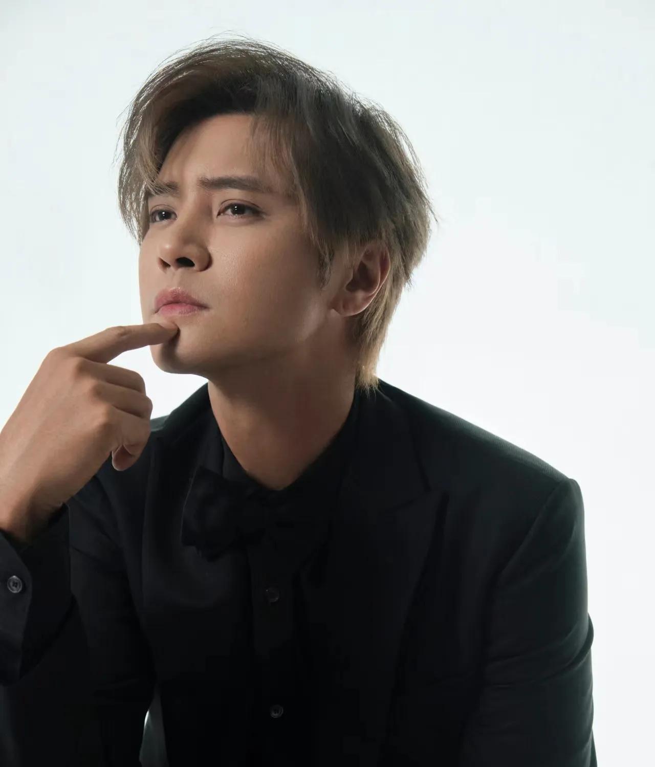 4月14日，罗志祥突然被传“猝死”，引发网友热议。经纪人火速辟谣，称他当天早上去